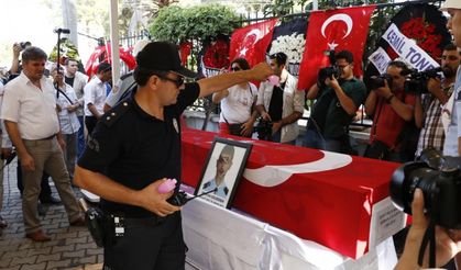 Gül suyuyla uğurlandı